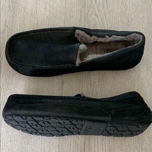 UGG Ascot Black Suede Sheepskin‎ Slippers
